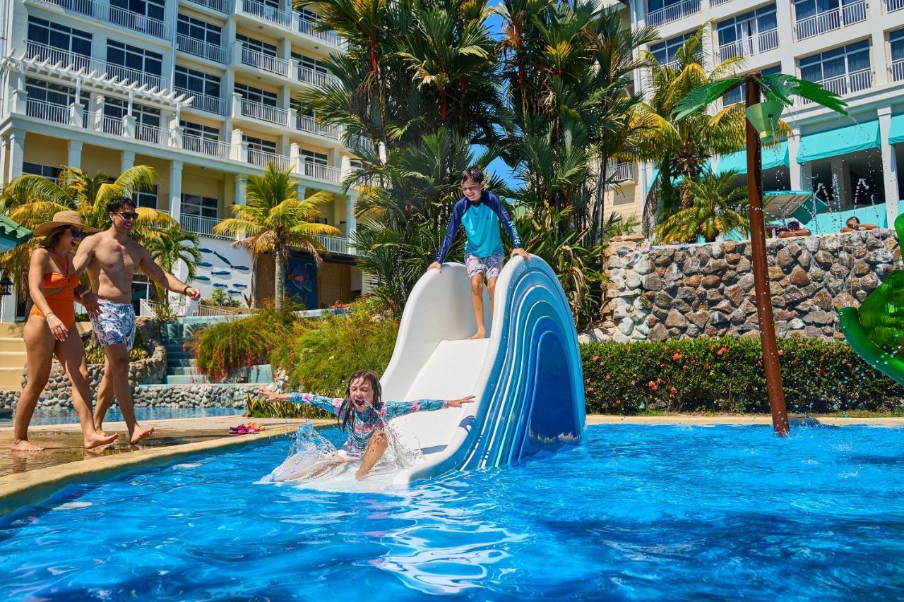 Gran Evenia Bijao Otel Santa Clara  Dış mekan fotoğraf A water slide at the pool