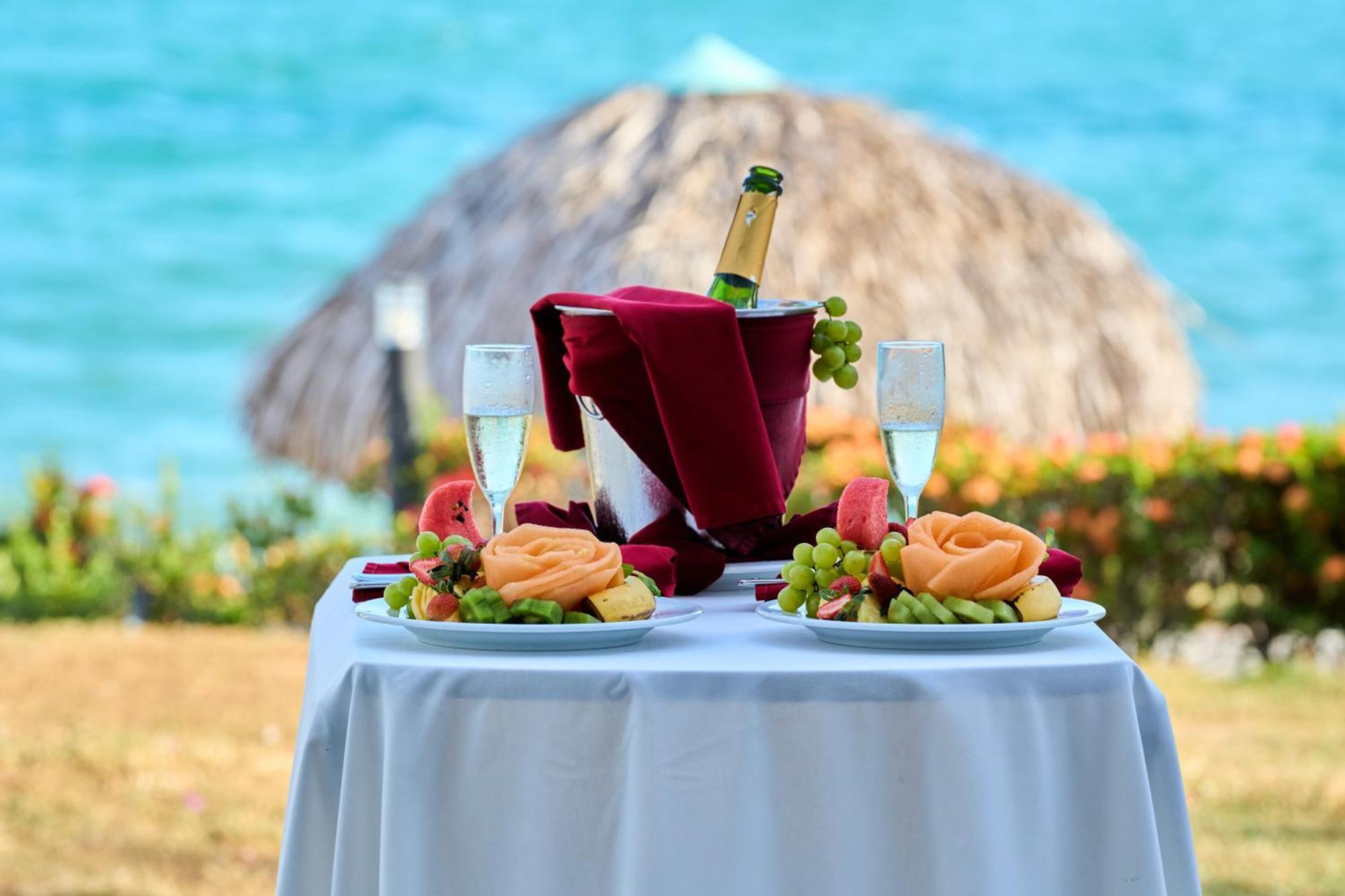 Gran Evenia Bijao Otel Santa Clara  Dış mekan fotoğraf Champagne at the beach