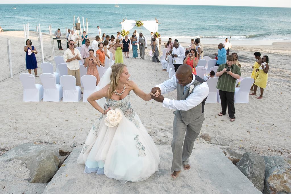 Gran Evenia Bijao Otel Santa Clara  Dış mekan fotoğraf A beach wedding in Jamaica