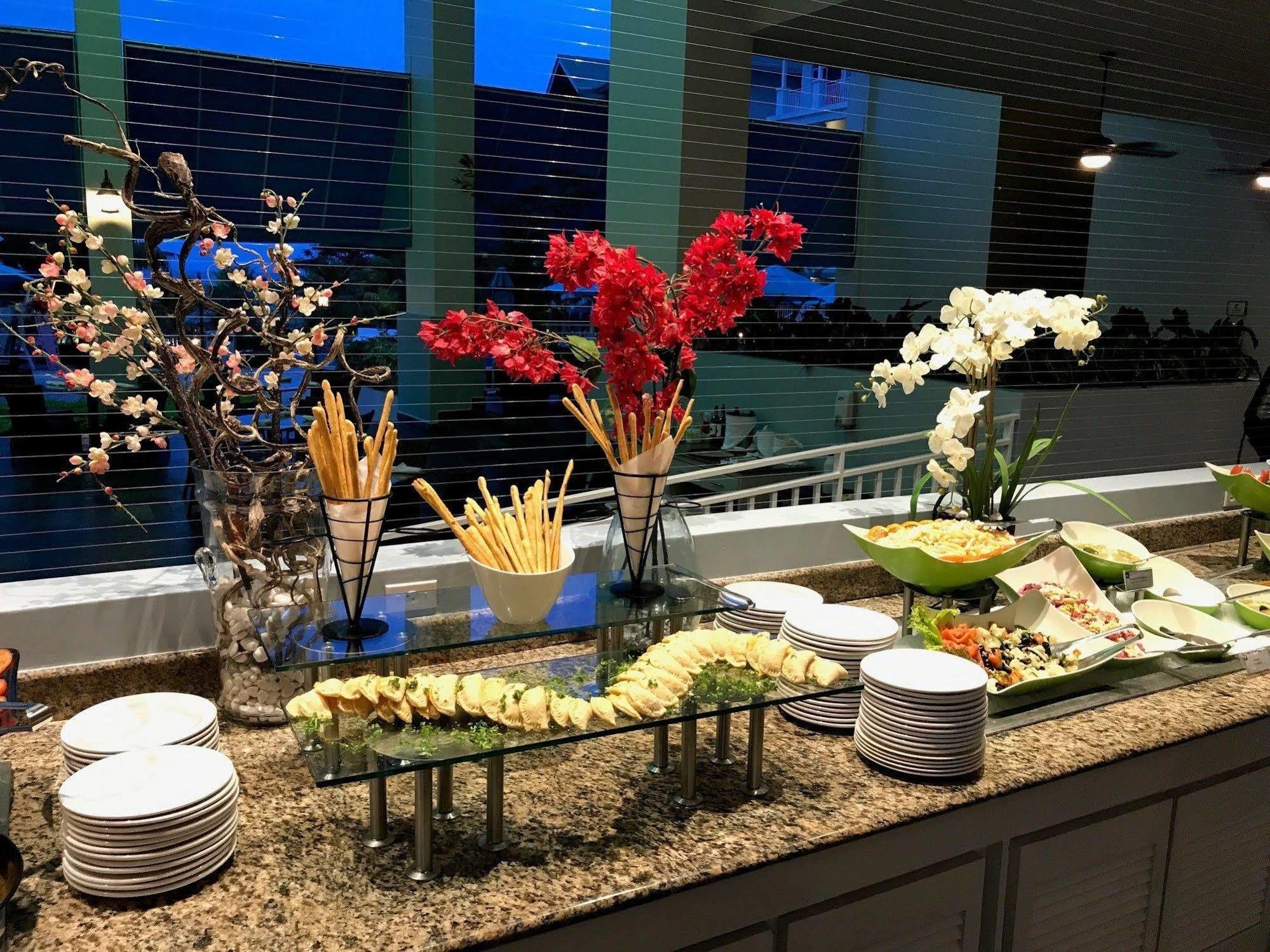 Gran Evenia Bijao Otel Santa Clara  Dış mekan fotoğraf A buffet at a wedding reception